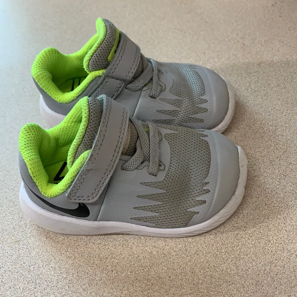 Toddler Nike tennis shoes